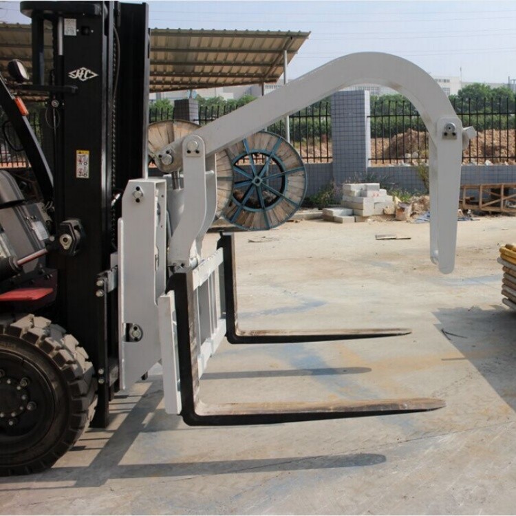 Hinged-steel-pipe-handler